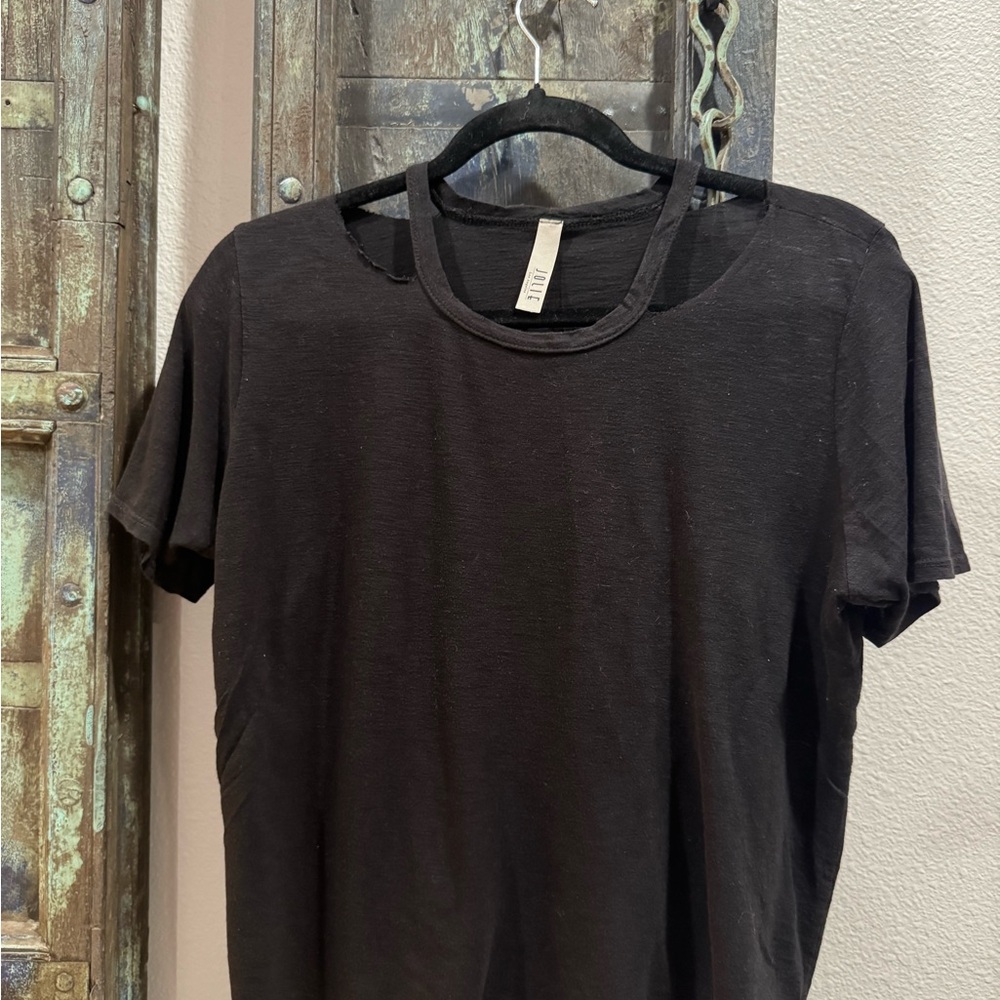 Jolie Classic Black Top